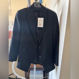 Women’s Black Theory suit. Jacket size 0 pant size 2
Brand new